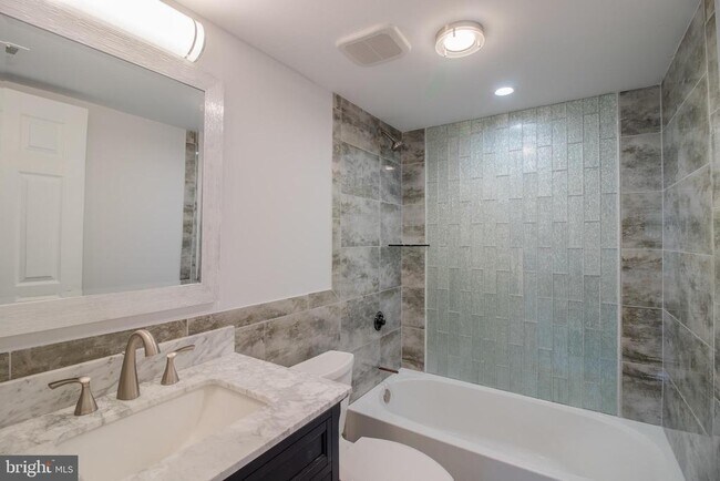 Building Photo - 254 Stanford Pl
