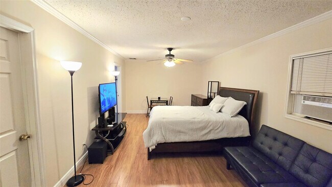 Building Photo - 536 NW 45th St