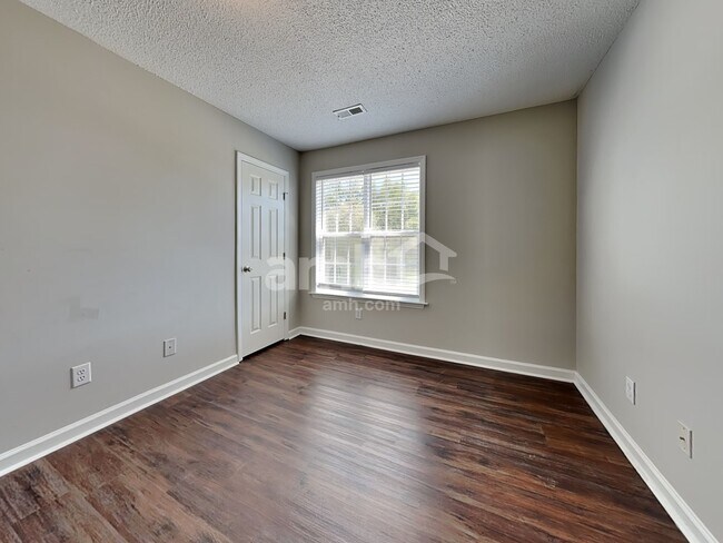 Building Photo - 55 Old Tree Ct