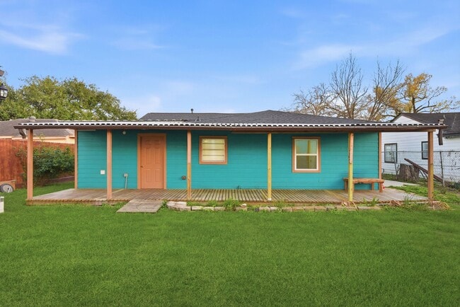 Building Photo - 506 Ogilvie St