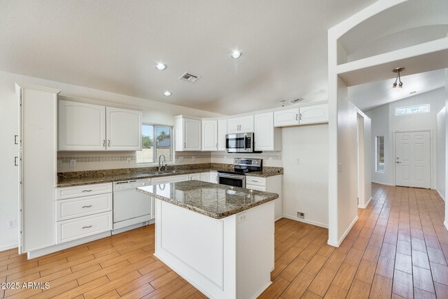 Building Photo - 4559 W Dailey St