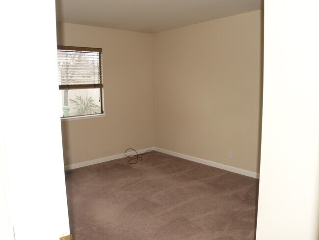 Building Photo - DANVILLE, 3BD/2BA Single Story Family Home...