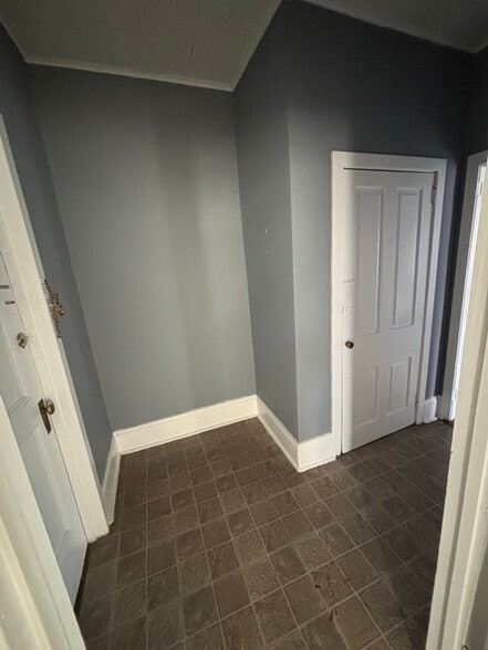 Building Photo - 1003 W Main St