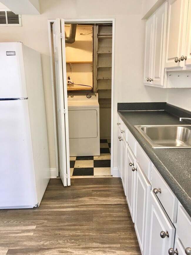 Building Photo - Charming 3 Bedroom/1 Bathroom Townhome in Dundalk, MD!