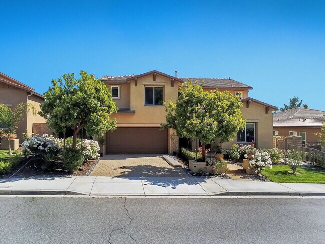 Building Photo - Immaculate 5-Bedroom Executive Home in Desirable Plum Canyon