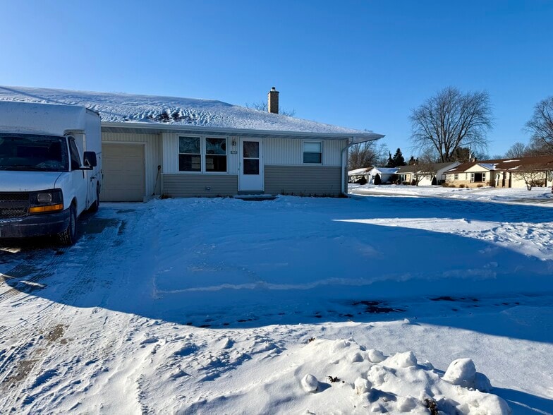 Building Photo - 1616 Sunset Ridge Dr