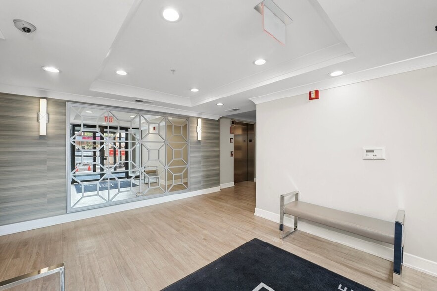 Building Photo - 210 N Addison Ave #401