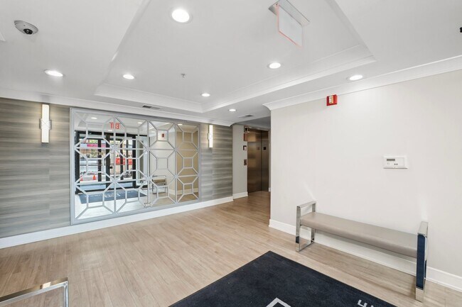 Building Photo - 210 N Addison Ave #401