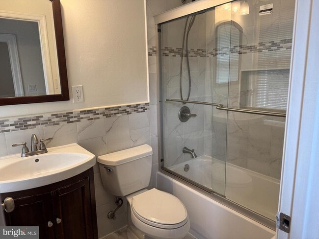 Building Photo - 3902 Hadley Square W