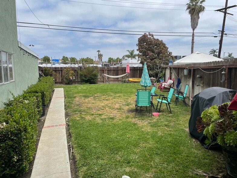 Shared patio with 2 other units; completely fenced in - 2912 Peppertree Ln