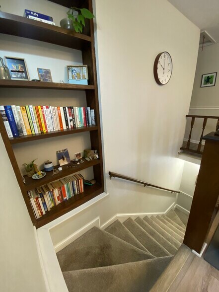 Building Photo - 711 Oak Terrace Ln