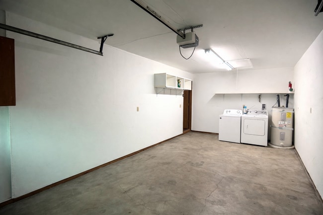 Building Photo - 615 E 22nd St