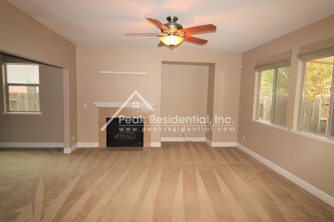 Building Photo - Wonderful 4bd/2.5ba Elk Grove Home with 3 ...