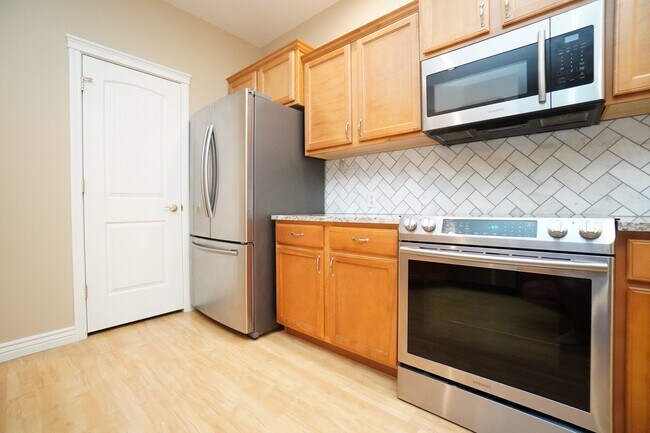 Building Photo - 1917 W Marten Creek Dr