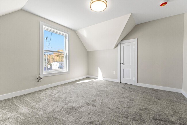 Building Photo - 378 S Mammoth Rd