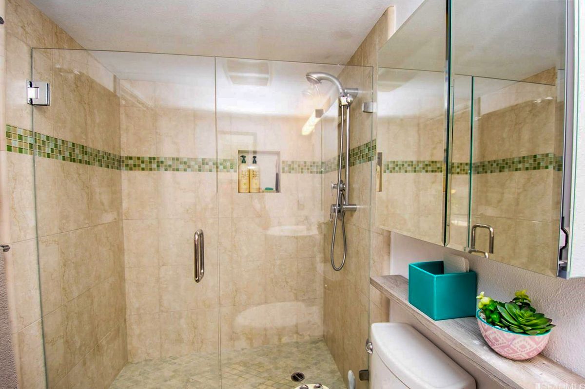 Building Photo - 18 Lansing St