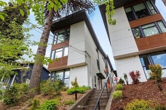 Building Photo - 3 bedroom in Seattle WA 98122