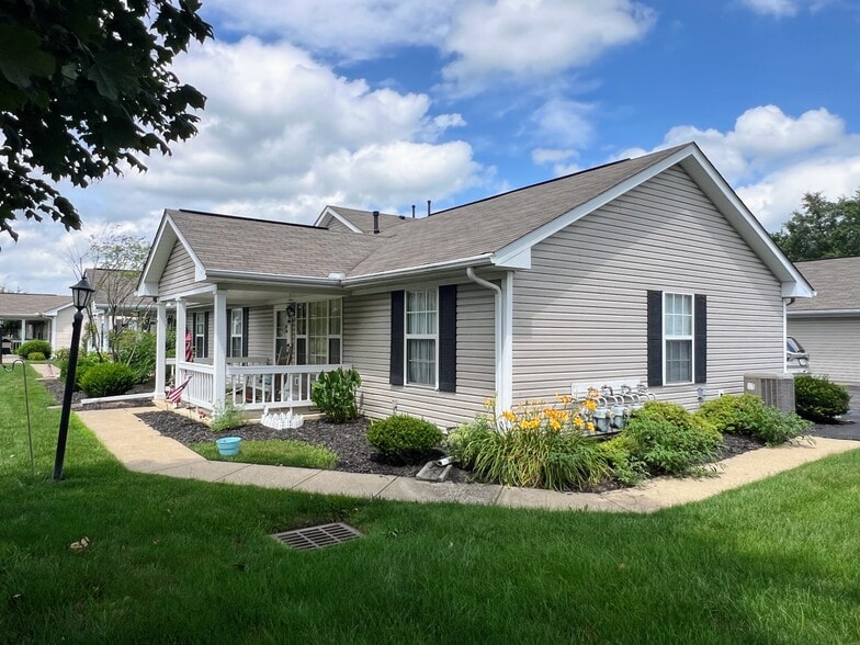 Building Photo - 1285 Hillview Cir W