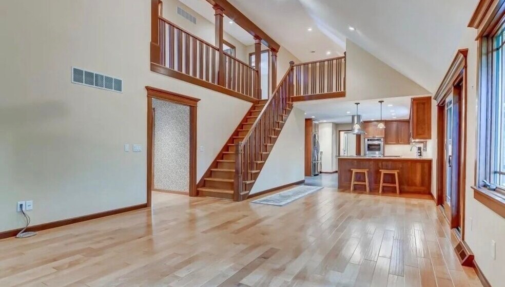 Building Photo - 3120 Kensington Dr