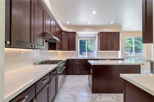 Building Photo - 19922 E Country Hollow Dr