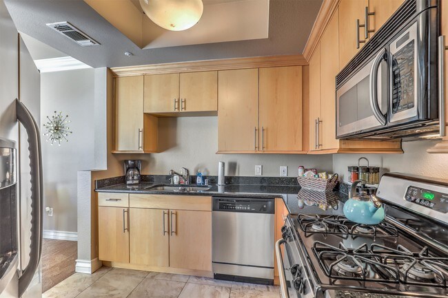 Building Photo - 260 E Flamingo Rd