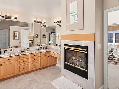 Building Photo - 2467 Twin Peaks Vw