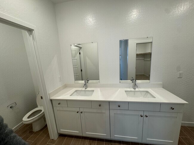 Building Photo - 1137 Granite Dr