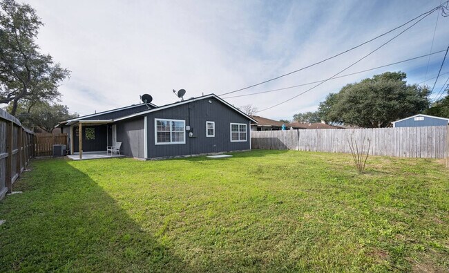 Building Photo - 11934 Hearn Rd