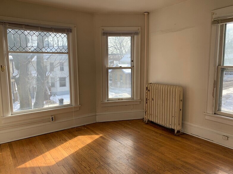 Building Photo - 834 E Gorham St