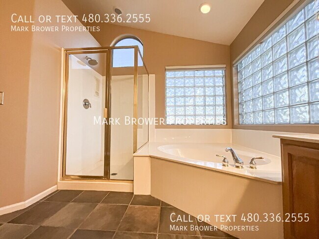 Building Photo - 380 W. Roadrunner Dr.