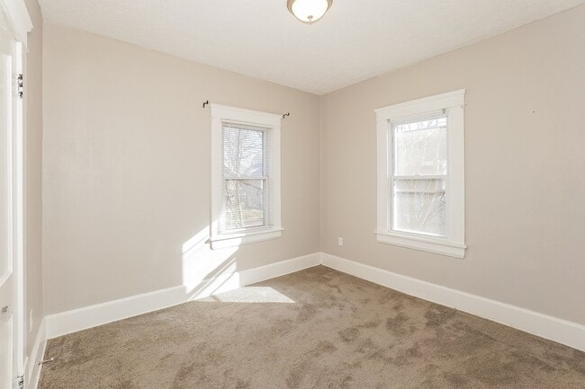 Building Photo - 1069 Herberich Ave