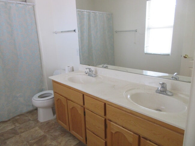 Building Photo - Unfurnished Free Standing home in a comfortable cul-de-sac