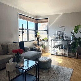 Building Photo - 525 W Aldine Ave