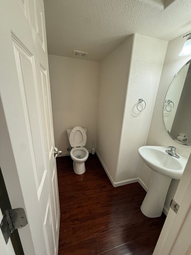 Building Photo - MODERN NEWER 3 BEDROOM 2 STORY FAIRFIELD *...