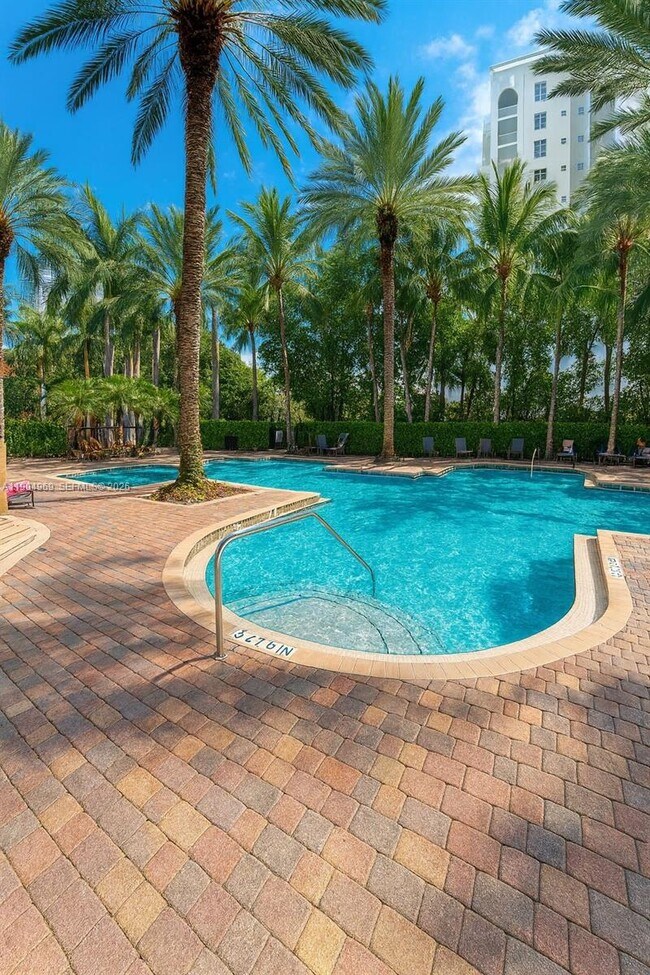 Building Photo - 17150 N Bay Rd