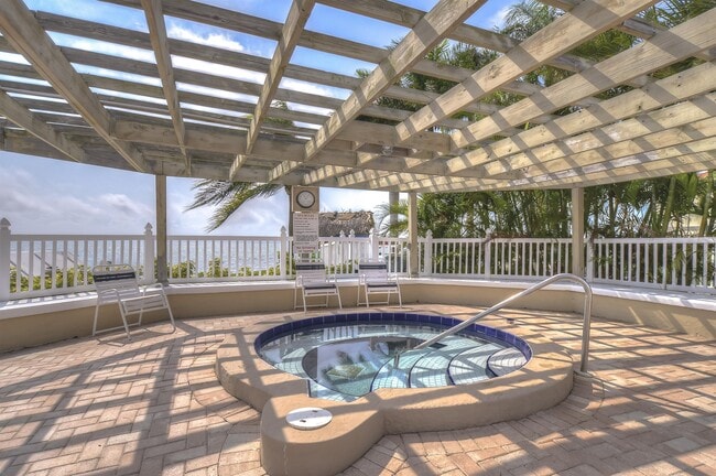 Building Photo - 6322 Palma Del Mar Blvd S