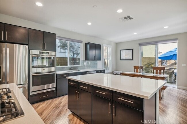 Building Photo - 123 Sparrow