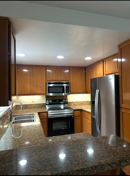 Building Photo - 505 San Pasqual Valley Rd