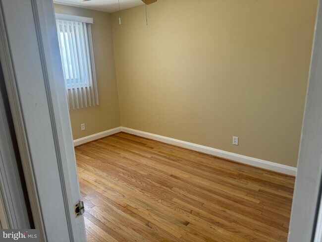 Building Photo - 7442 Forrest Ave