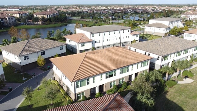 Building Photo - 10090 Sunnifa Aly