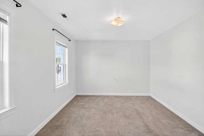 Building Photo - 2 Bed Townhome In Desirable Carolina Forest!