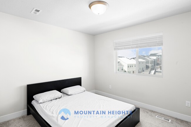 Building Photo - 2191 W Northridge Dr