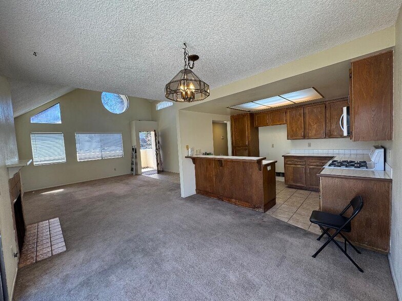 Building Photo - 351 N Melrose Dr