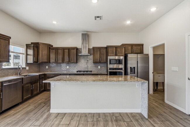 Building Photo - 629 La Entrada Cir