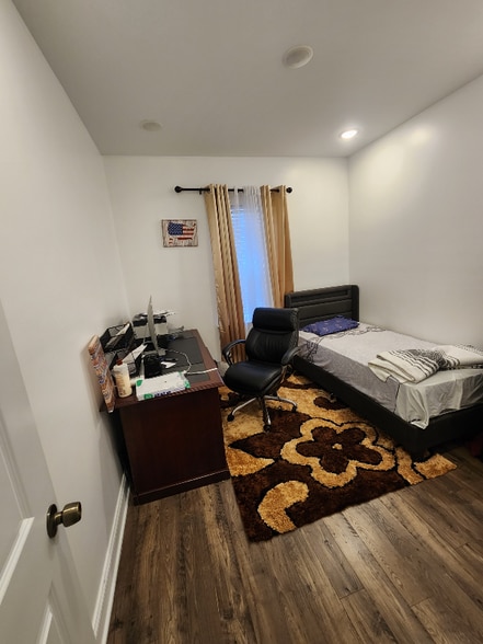 Building Photo - 9252 Thomason Trail