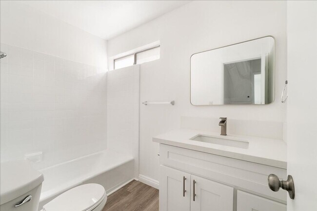 Building Photo - 1401 Mitchell Pl