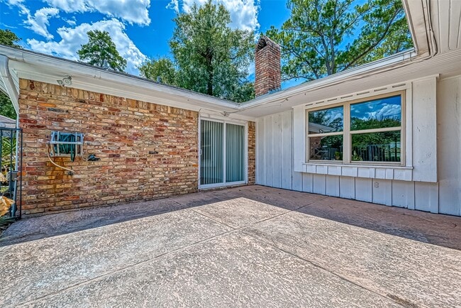 Building Photo - 918 Wycliffe Dr