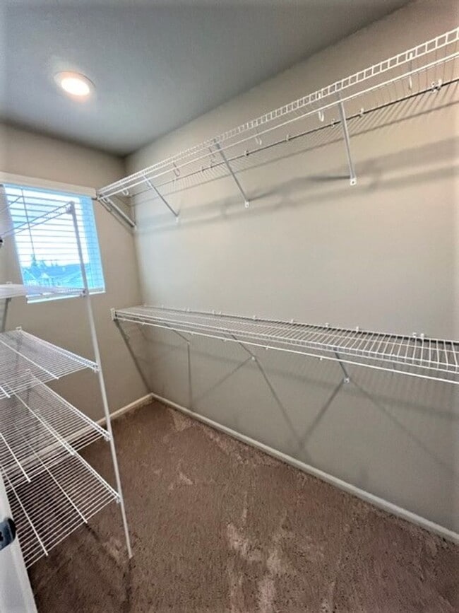 Building Photo - $500 OFF FIRST FULL MONTH! 3 Bedroom / 2.5...