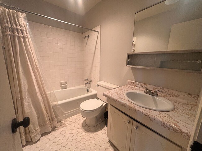 Building Photo - 5618 B St