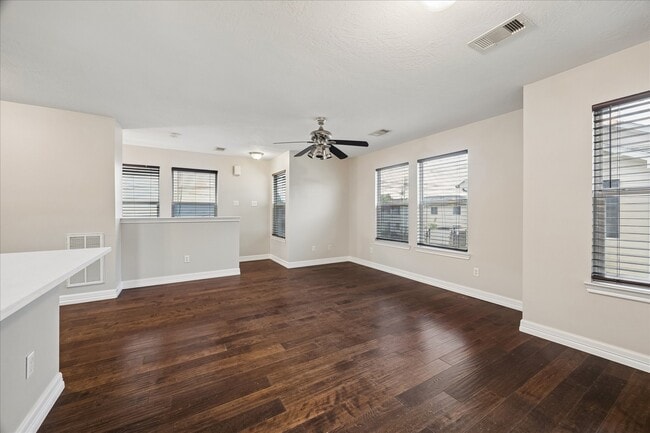 Building Photo - 1510 Robin St